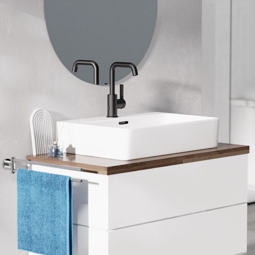 Waschbecken mit Armatur