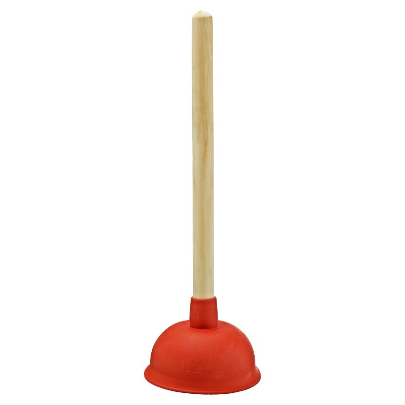 Ein roter Pömpel mit Holzgriff.
