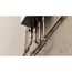 Kupferrohre mit Klemmfittings an Betonwand