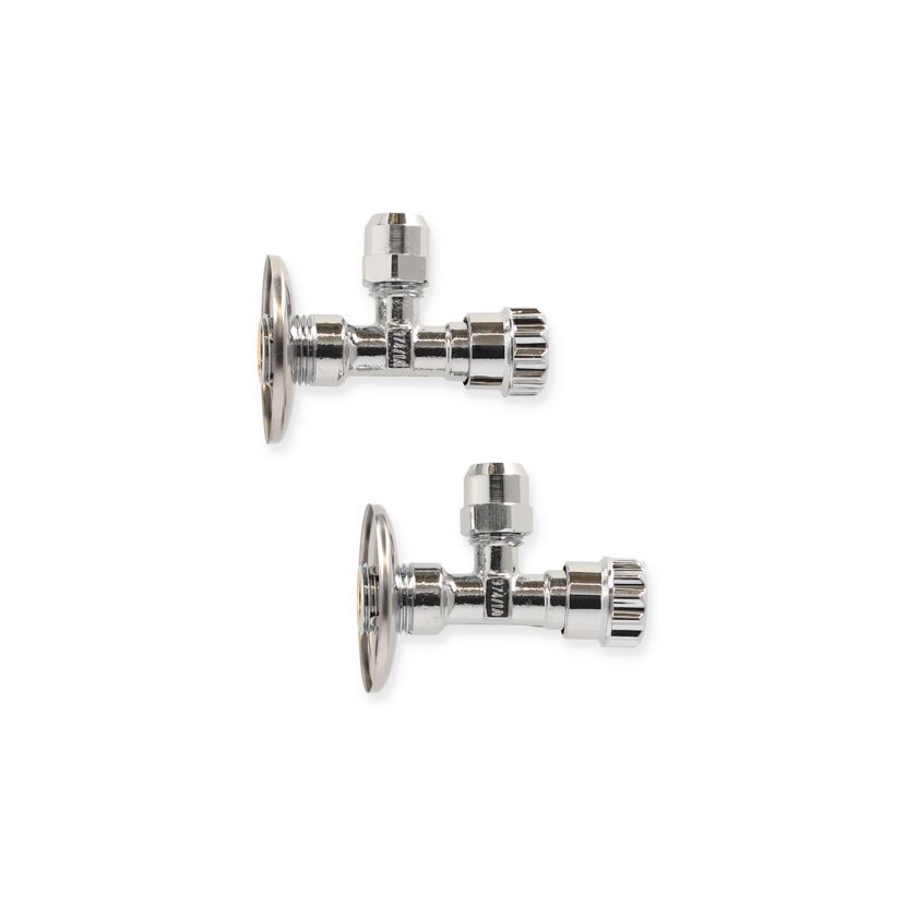 Zwei Eckventile 1/2x10 mm auf weißem Hintergrund.