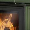 Kaminofen Bavaria grün, brennendes Feuer