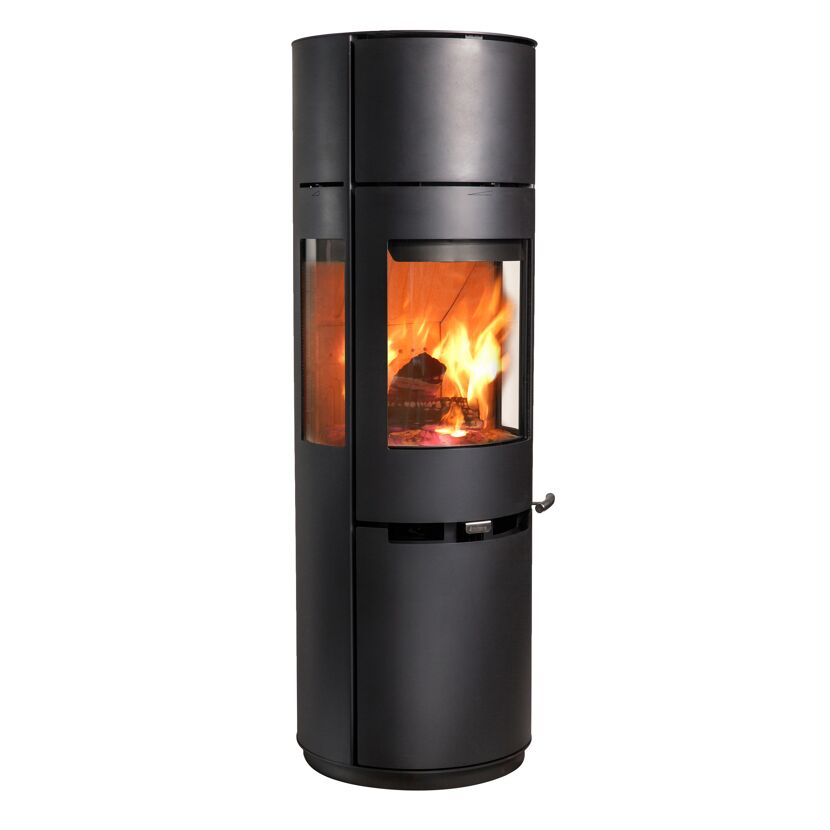 Schwarzer Kaminofen Aduro 9-7 mit Feuer