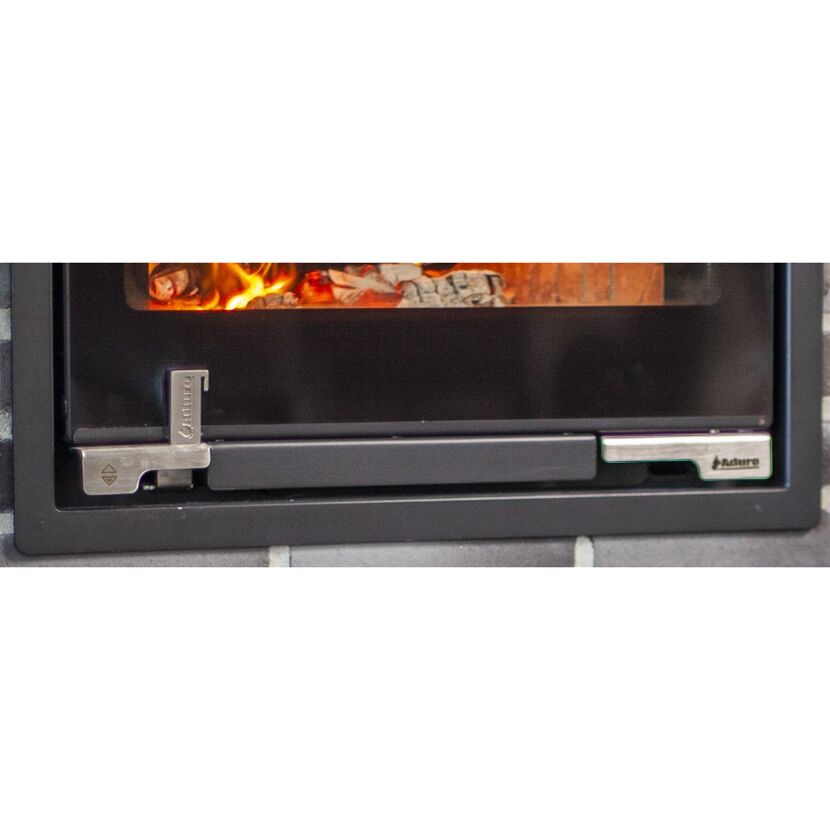 Kaminofen Aduro 5.1 mit brennendem Feuer