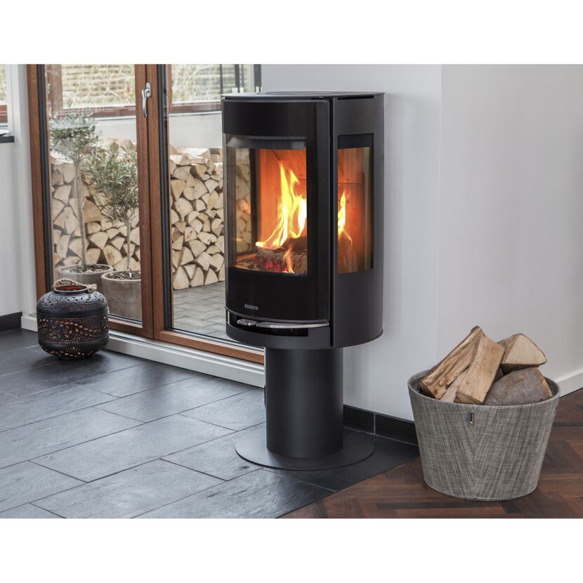 Moderner Kaminofen Aduro 9.3 Lux mit Feuer