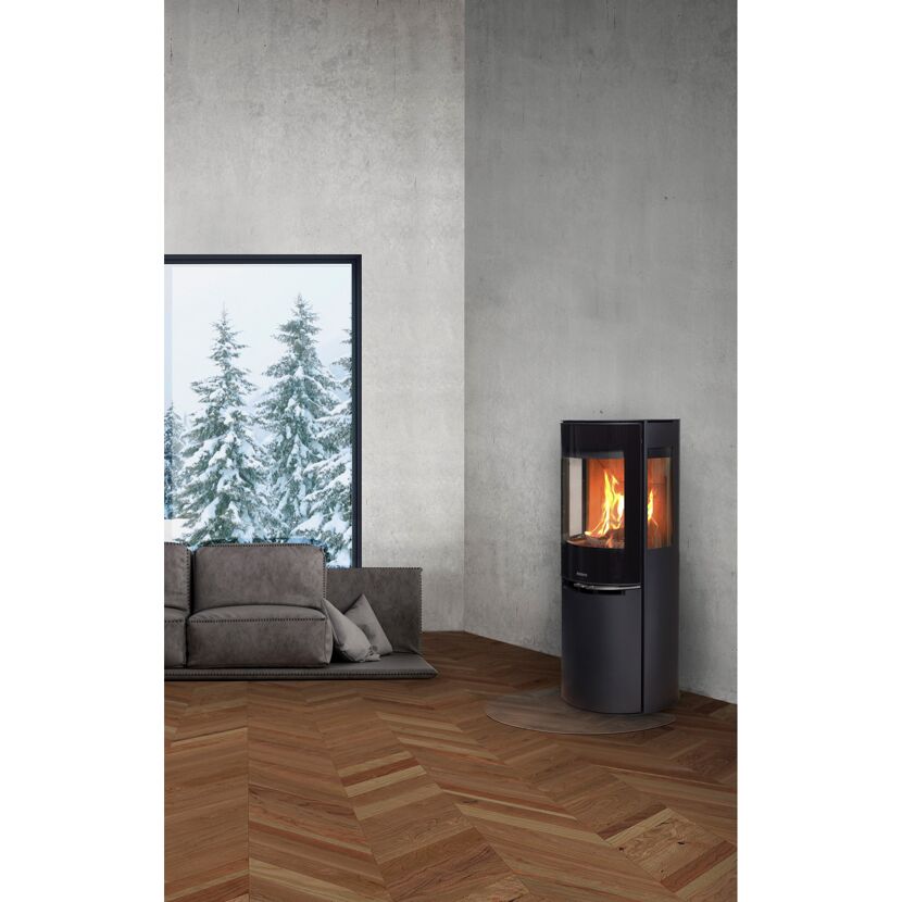 Aduro 9.5 Lux Kaminofen in modernem Wohnzimmer.