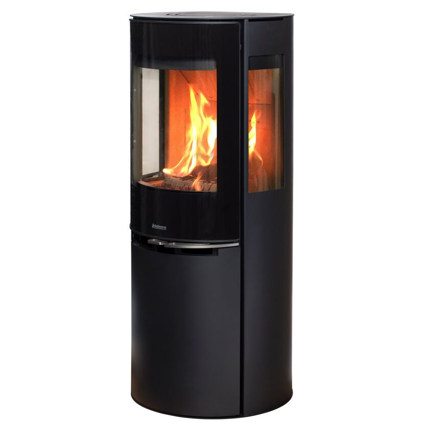 Schwarzer Kaminofen Aduro 9.5 Lux mit Feuer