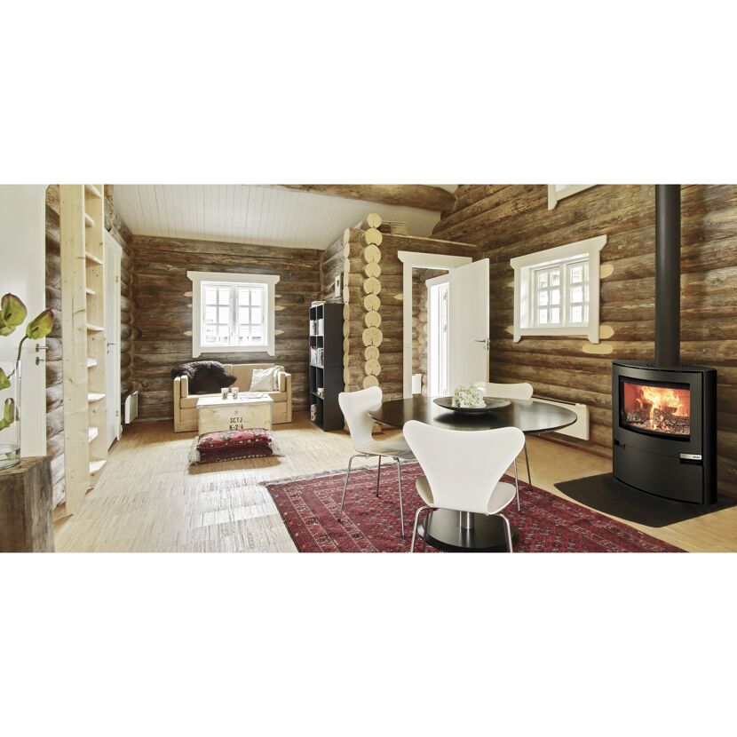 Kaminofen Aduro 15 in einer Holzhütte