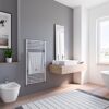 Modernes Badezimmer mit Handtuchheizkörper