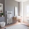Modernes Badezimmer mit Handtuchheizkörper
