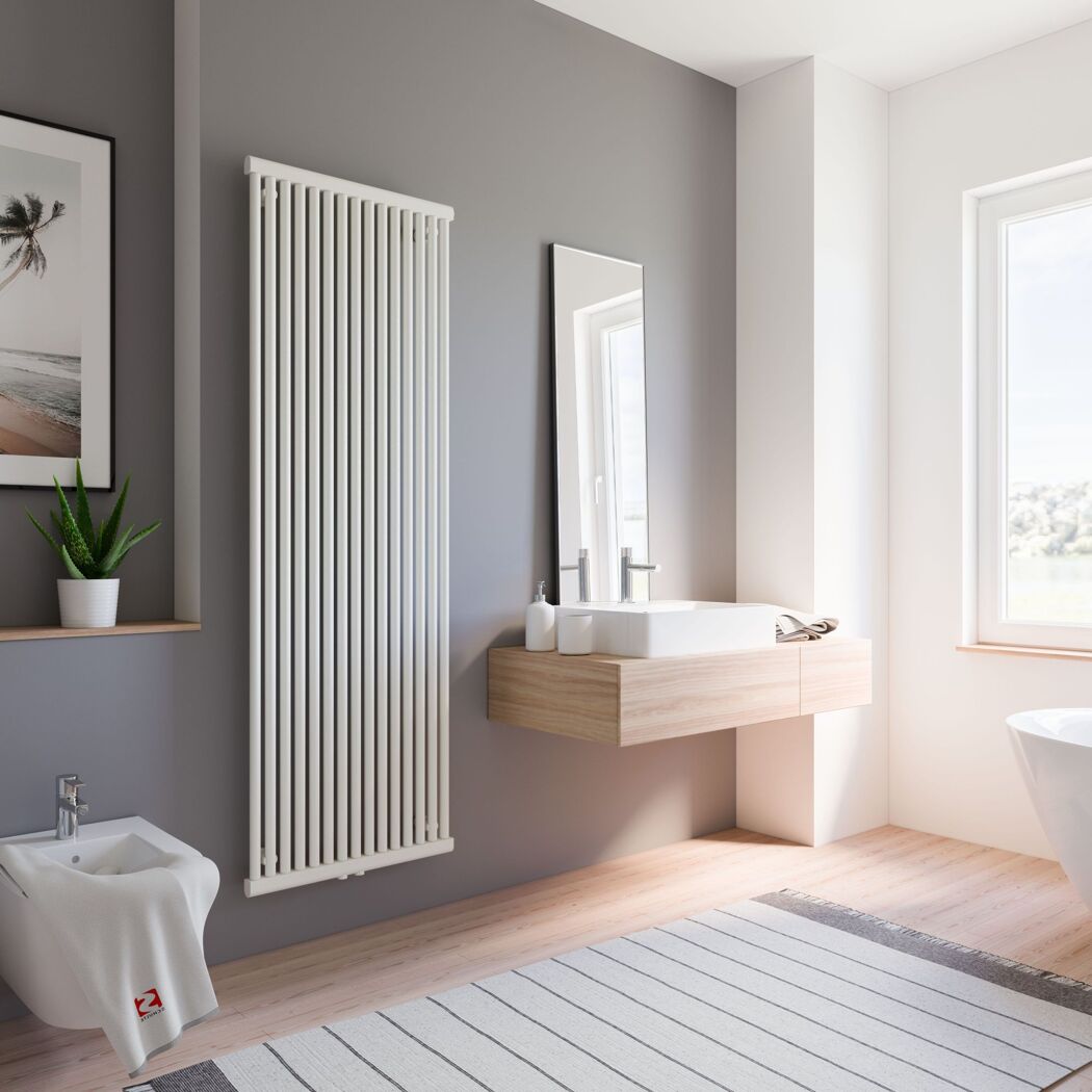 Weißer Designheizkörper im Badezimmer