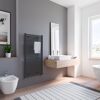 Modernes Badezimmer mit Handtuchheizkörper