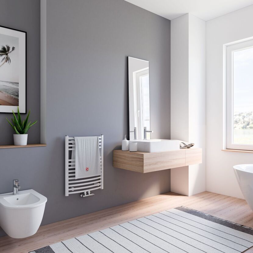 Modernes Badezimmer mit Handtuchheizkörper