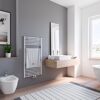 Modernes Badezimmer mit Handtuchheizkörper