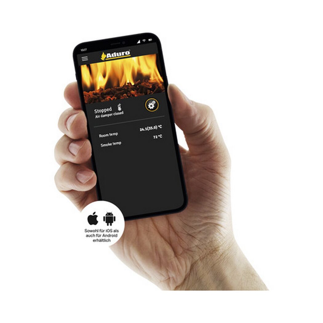 Hand hält ein Smartphone mit der Aduro App.