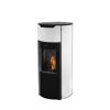 Weißer Pelletofen Aduro P1.4 mit Flamme