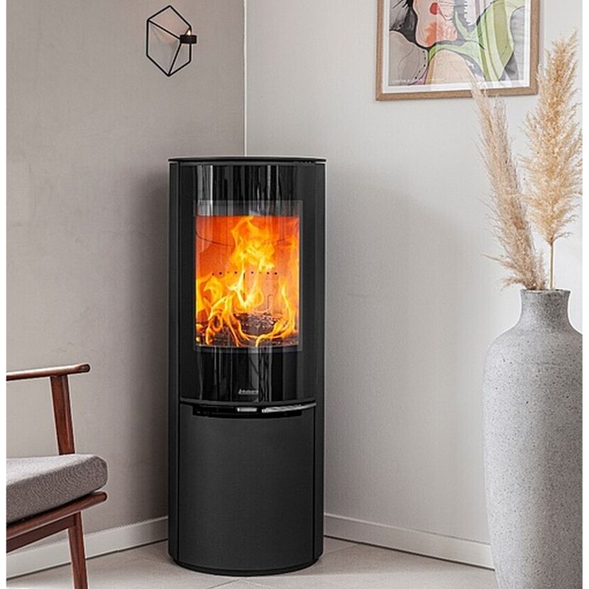 Schwarzer Kaminofen Aduro 22.1 Lux mit Feuer