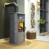 Kaminofen Montreal 2GT aus Naturstein mit brennendem Feuer