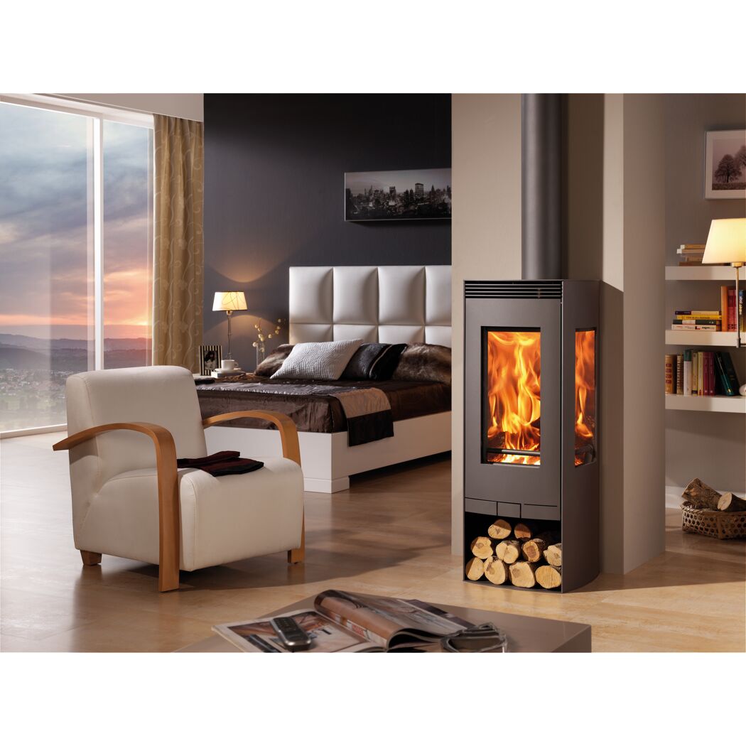 Kaminofen Alba 9,5kW in modernem Wohnzimmer