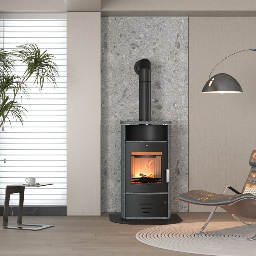 Kaminofen Modena STS6 brennt im Wohnzimmer