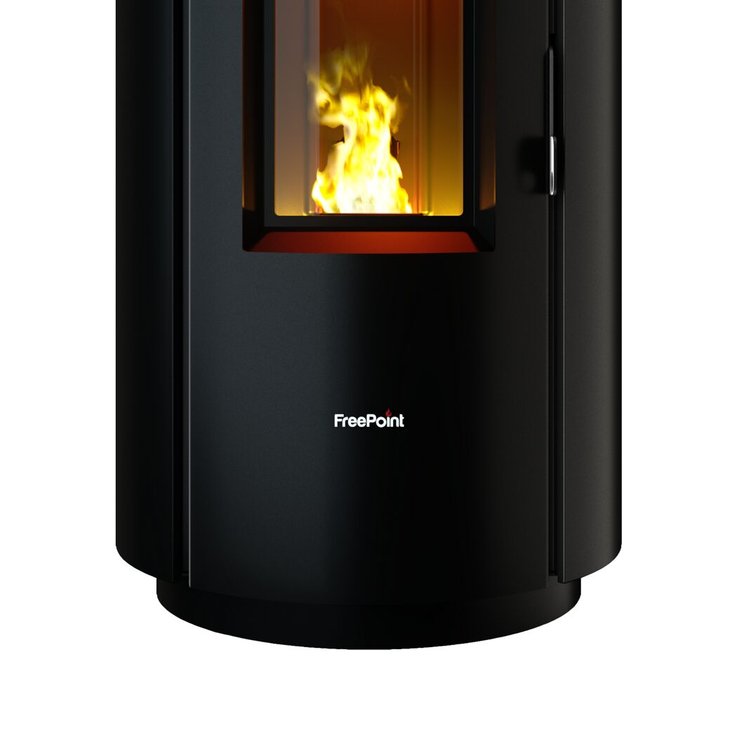 Schwarzer Pelletofen CHROME 7 mit Flammen im Sichtfenster