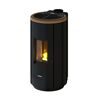 Schwarzer Pelletofen CHROME 7 dark gold mit goldener Abdeckung.
