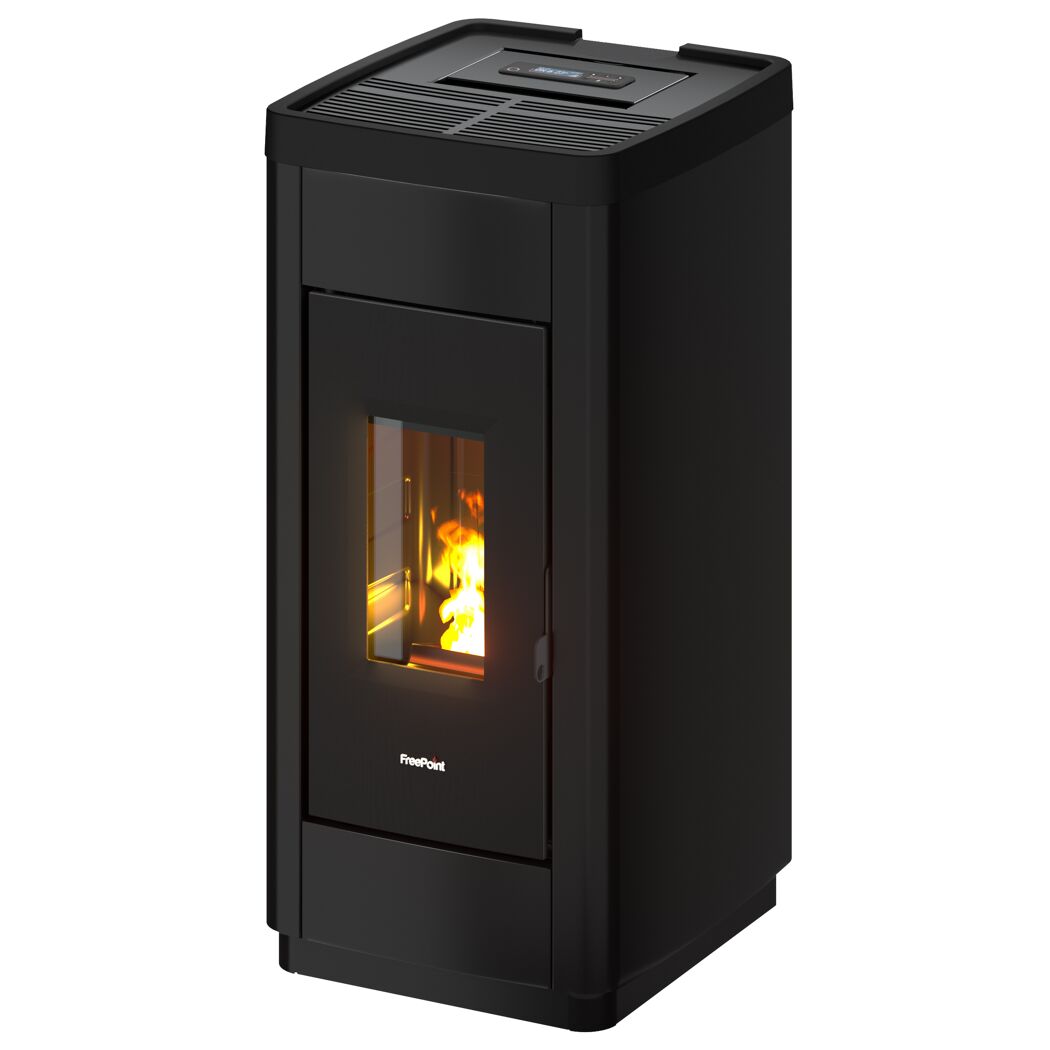 Schwarzer Pelletofen LIFE 9 von Freepoint mit sichtbaren Flammen.