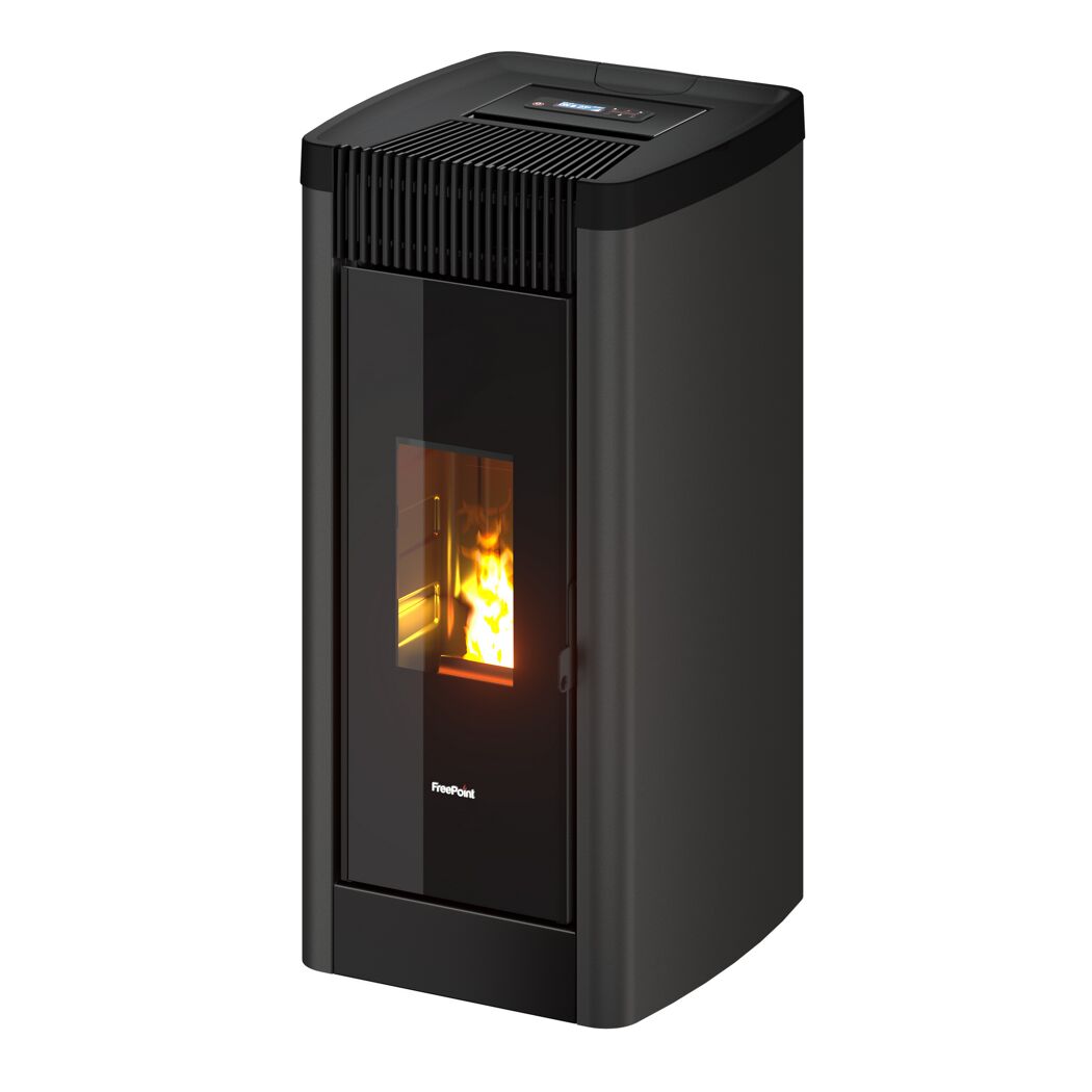 Schwarzer Pelletofen von Freepoint mit sichtbaren Flammen.