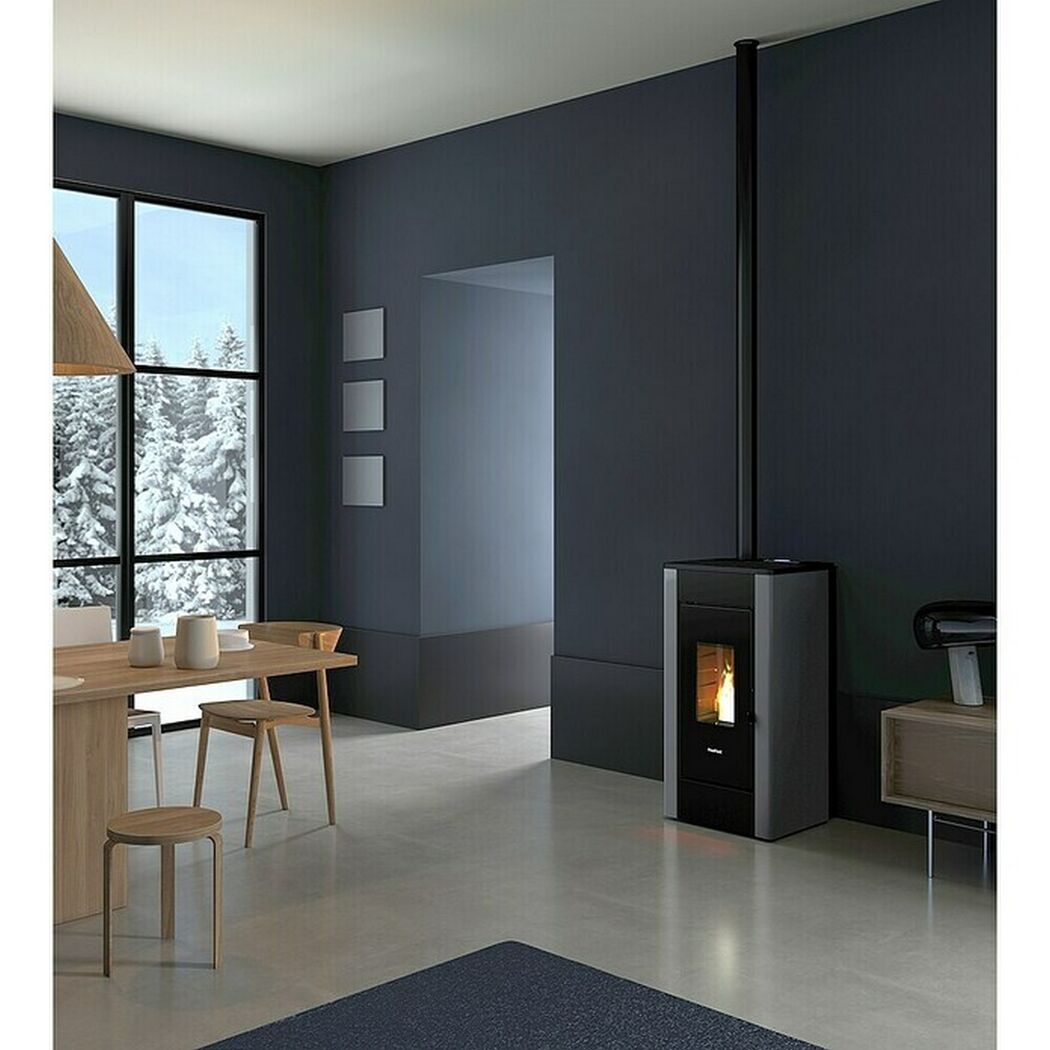Pelletofen SHARP titanium in modernem Wohnzimmer