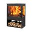 Kaminofen mit Feuer und Holz im Ablagefach