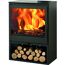 Kaminofen Saphir mit Feuer und Holzstapel