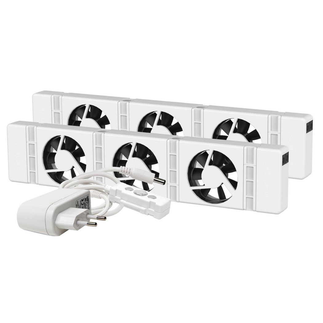 Zwei weiße HK-Ventilatoren mit Kabel und Netzteil