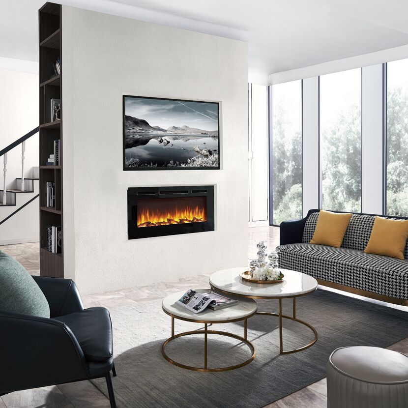 Elektrokamin an Wand mit TV