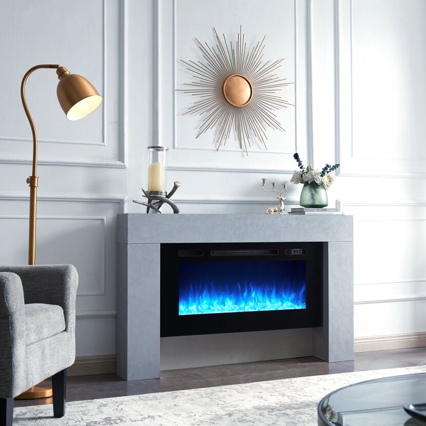 Elektrokamin mit blauer Beleuchtung