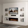 Wohnzimmer mit Elektrokamin und Fernseher