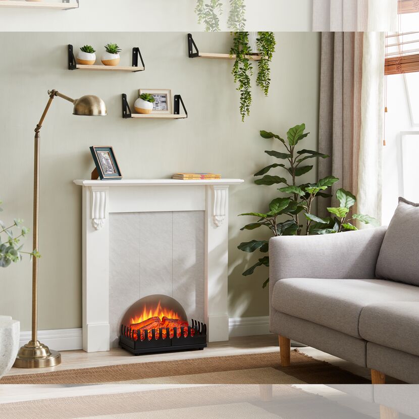 Weißer Elektrokamin in Wohnzimmer