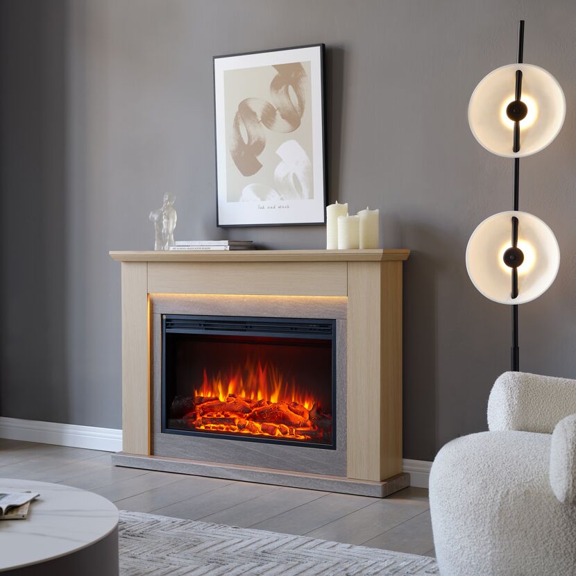 Elektrischer Kamin mit Dekoration