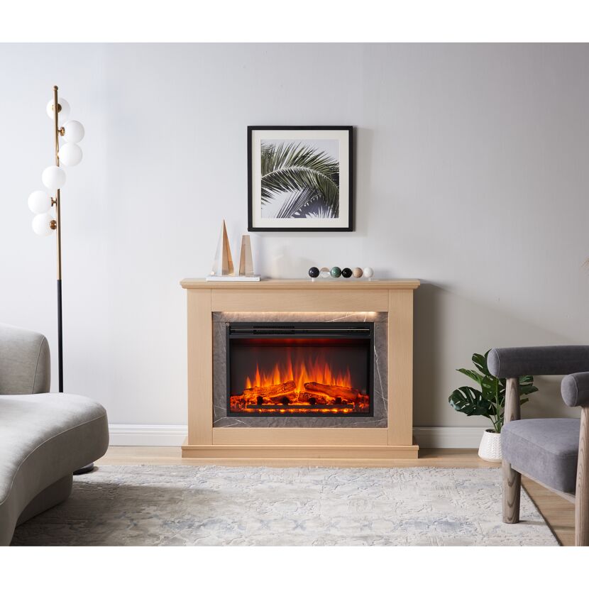 Elektrischer Kamin mit Deko