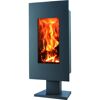 Moderner Kaminofen mit brennendem Feuer