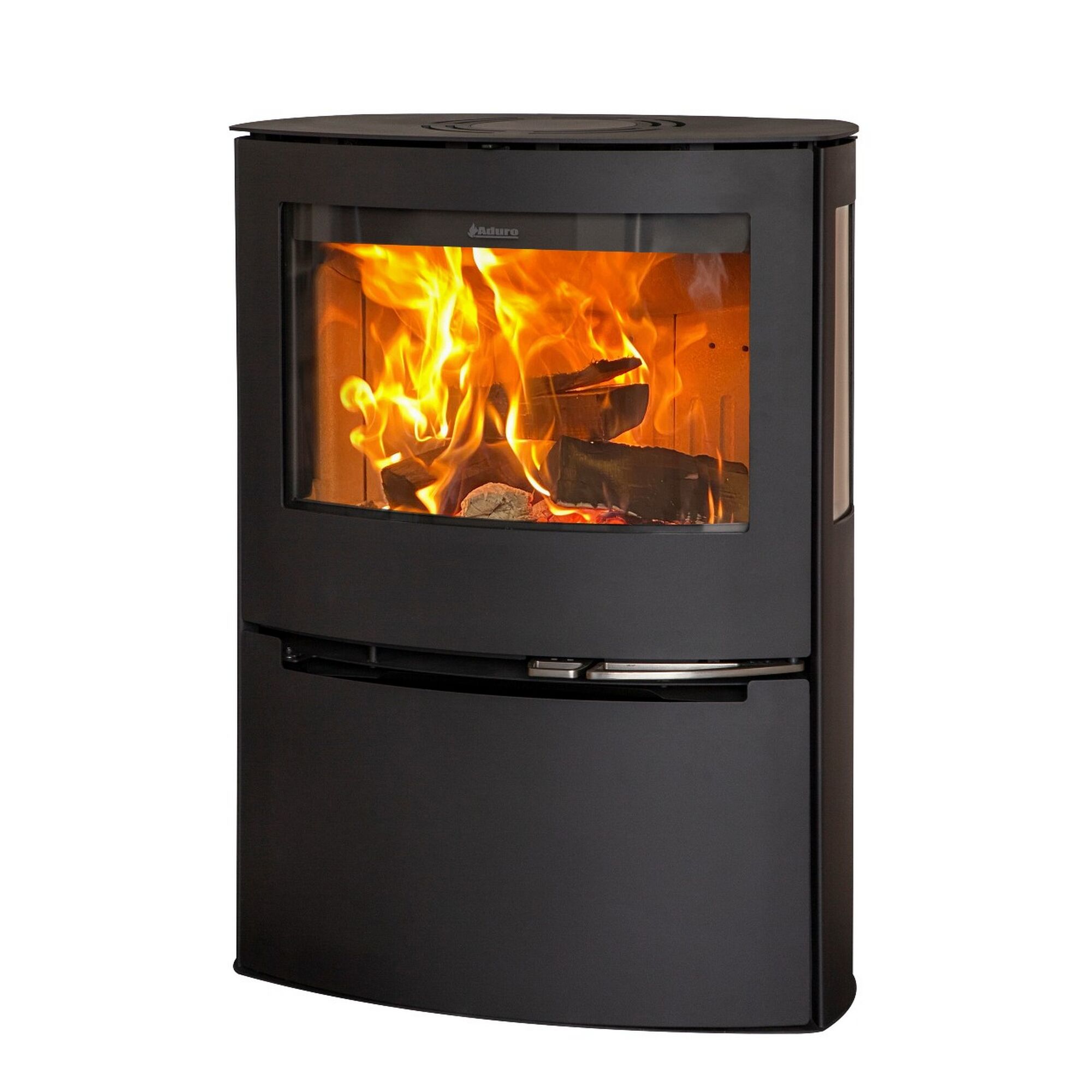 Moderner Kaminofen mit brennendem Feuer