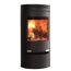 Schwarzer Kaminofen mit Feuer