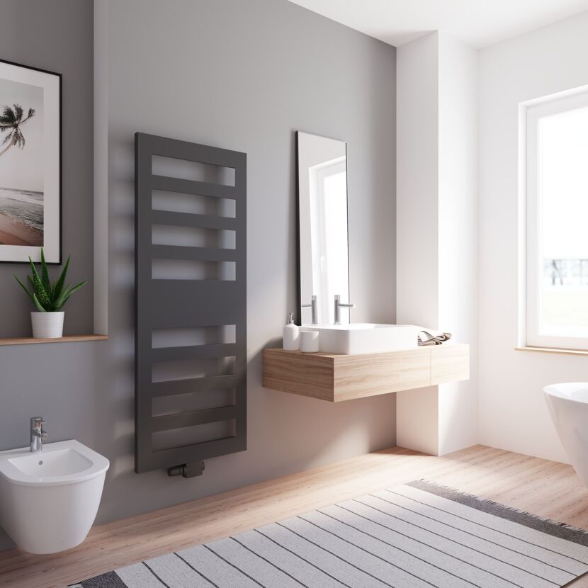 Modernes Badezimmer mit Handtuchwärmer