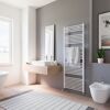 Modernes Badezimmer mit Handtuchheizkörper