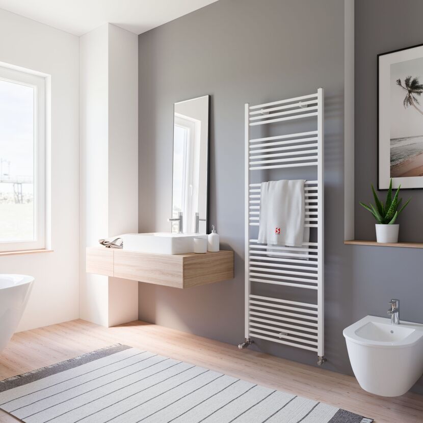 Modernes Badezimmer mit Handtuchheizkörper