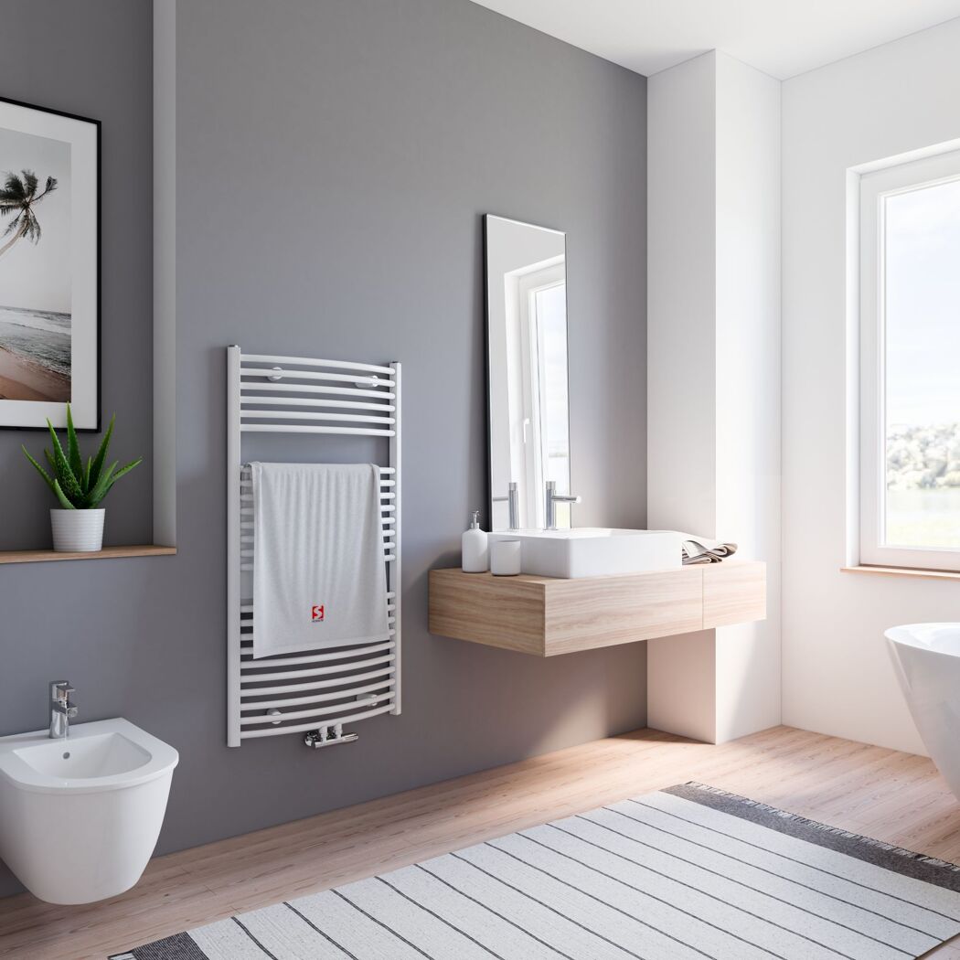 Modernes Badezimmer mit Handtuchheizkörper