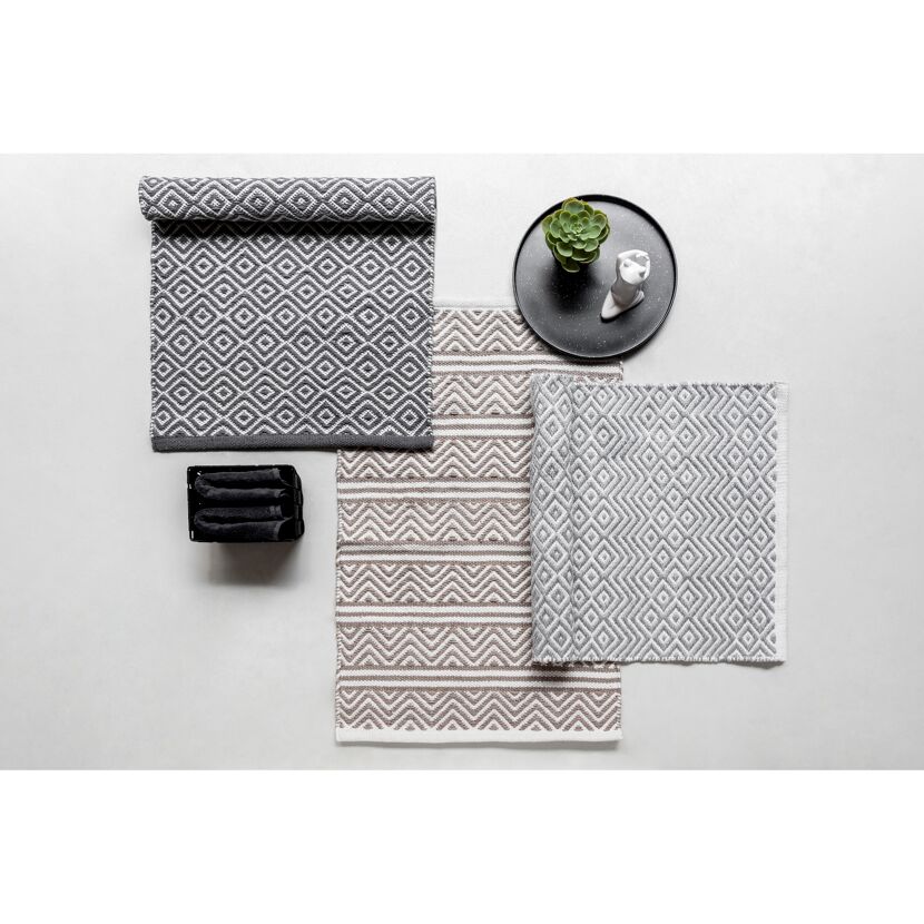 Drei Badteppiche in Grau und Beige mit geometrischem Muster