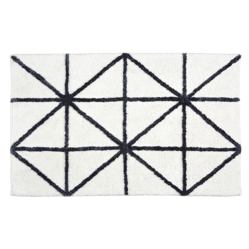 Weißer Teppich mit geometrischem Muster