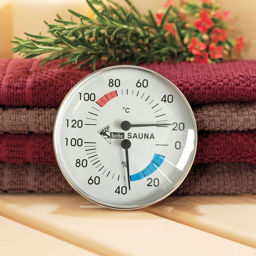 Sauna Thermometer auf Handtüchern