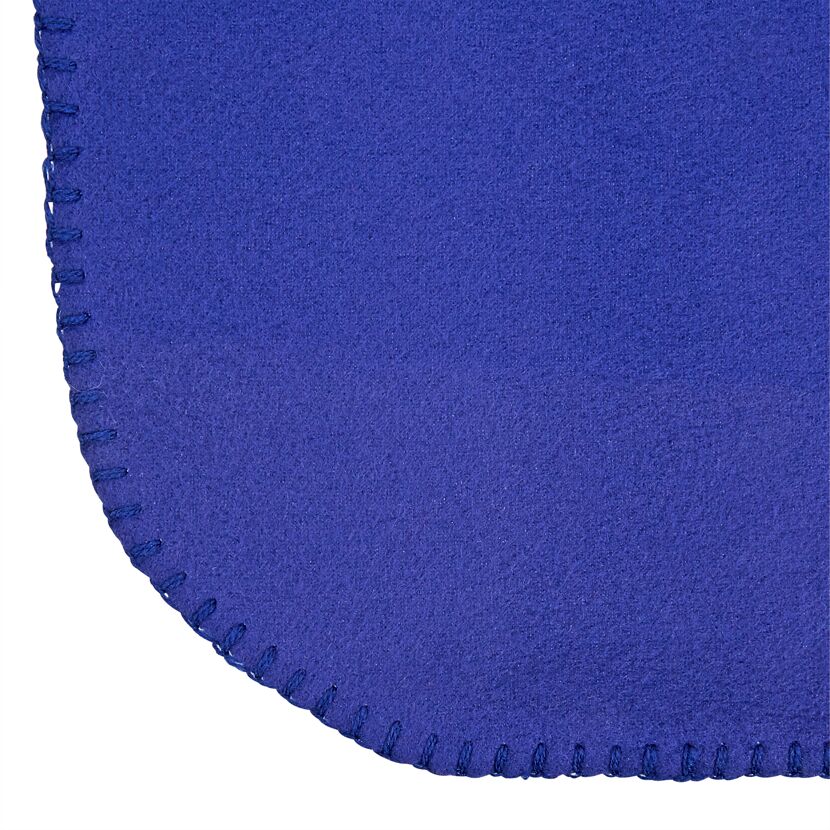 Blaue Fleecedecke mit Ziernaht