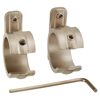 Zwei Gardinenstangen-Ringadapter aus Edelstahl und ein Inbusschlüssel.
