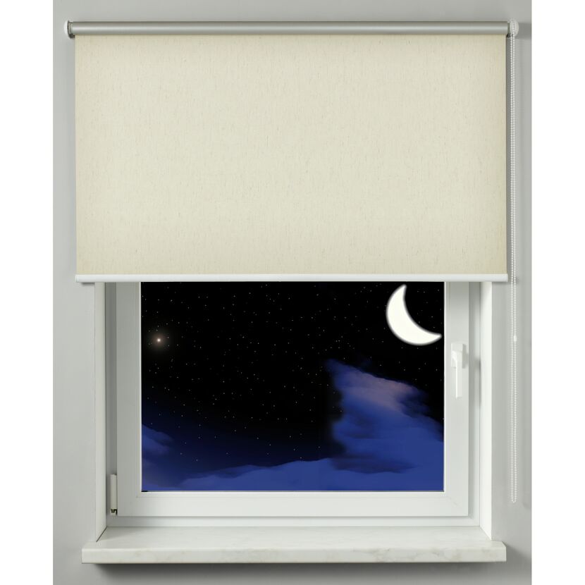Beigefarbenes Rollo halb heruntergelassen, Blick aus Fenster auf den Nachthimmel mit Mond